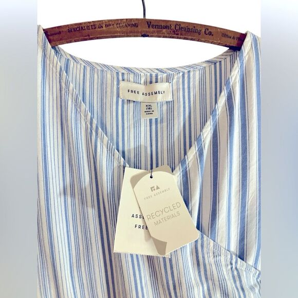 Free Assembly Top New with Tags Size XXL - Picture 4 of 4